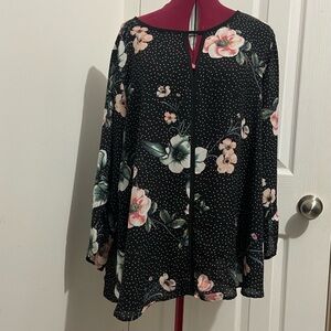 Spense women black floral pullover wide long sleeves blouse. Size 1X. Used.